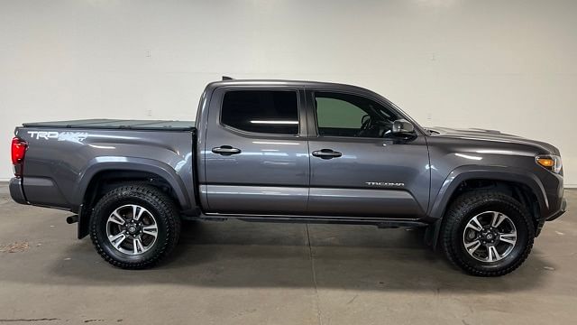 Used 2018 Toyota Tacoma TRD Sport with VIN 5TFCZ5AN1JX125835 for sale in Santa Rosa, CA