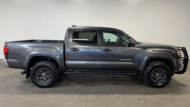 Used 2018 Toyota Tacoma SR5 with VIN 3TMAZ5CN1JM071883 for sale in Santa Rosa, CA