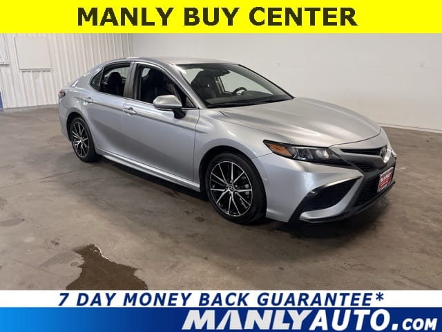 2022 Toyota Camry SE's photo