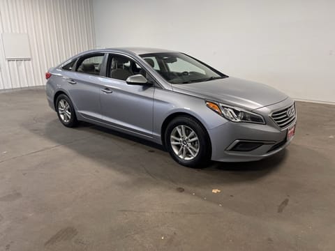 1 image of 2016 Hyundai Sonata Base