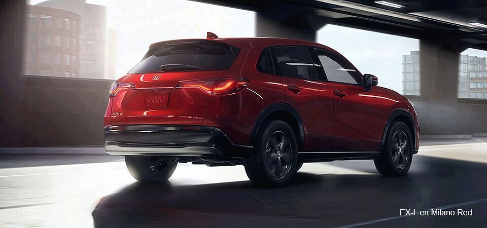 La parte trasera de un Milano Red Honda HR-V EX-L 2023 dentro de un edificio