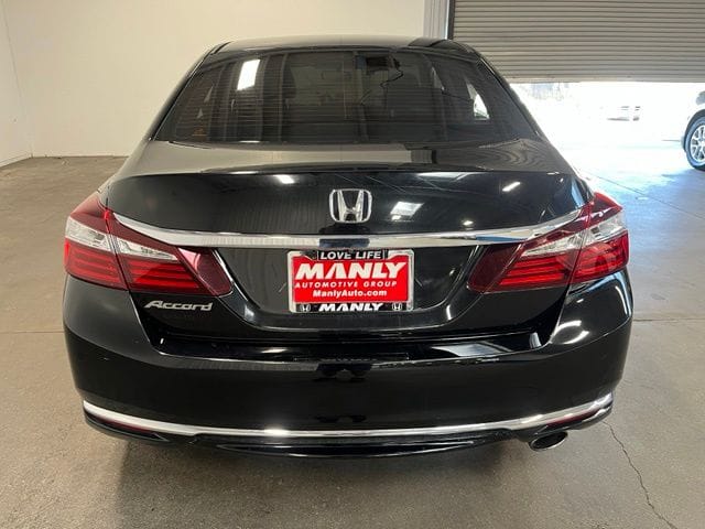 2017 Honda Accord LX photo 4