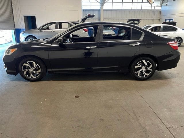 2017 Honda Accord LX photo 6