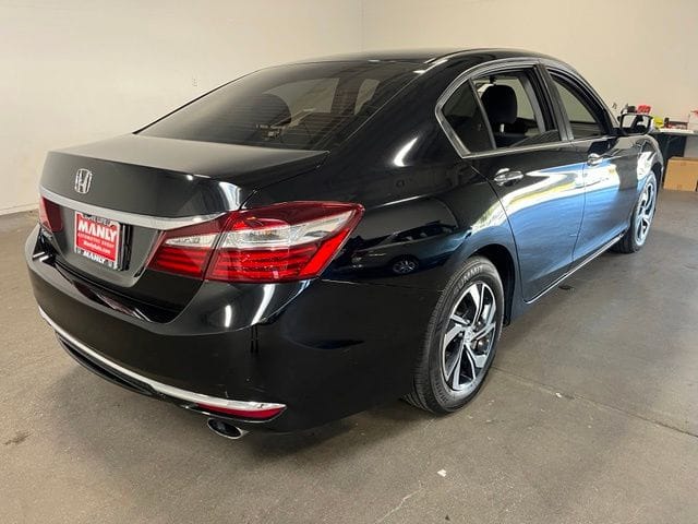 2017 Honda Accord LX photo 3