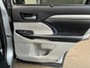 13 thumbnail image of  2019 Toyota Highlander Hybrid XLE