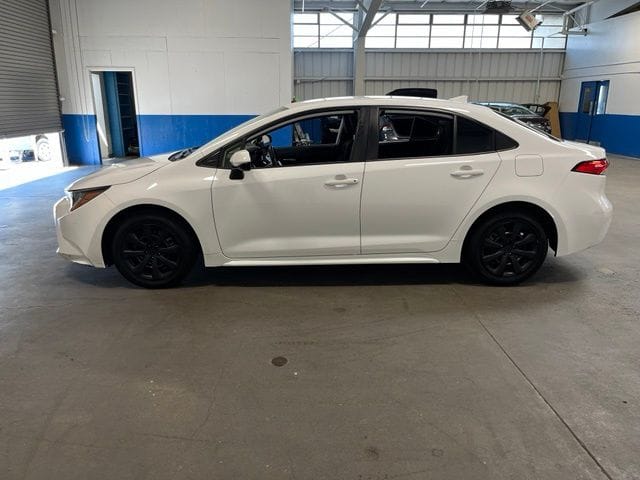 2021 Toyota Corolla LE photo 6