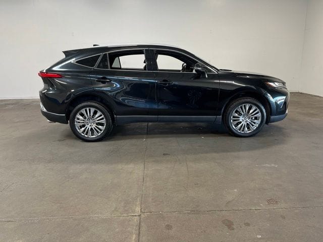 2021 Toyota Venza XLE photo 2
