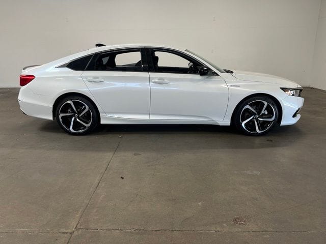 2022 Honda Accord Hybrid Sport photo 2