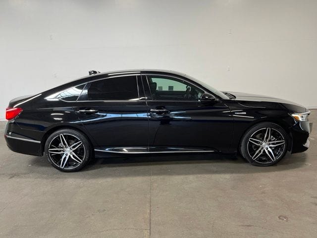 2022 Honda Accord Hybrid Touring photo 2