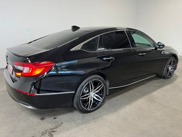 2022 Honda Accord Hybrid Touring photo 3