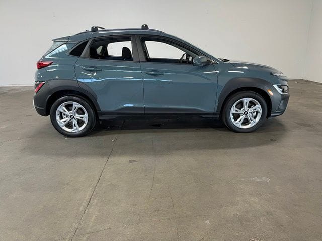 2022 Hyundai Kona SEL photo 2