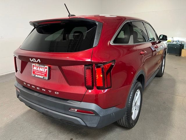 2022 Kia Sorento LX photo 3