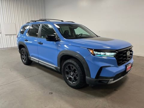 1 image of 2023 Honda Pilot TrailSport