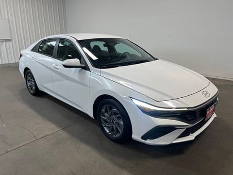 1 imagen de 2024 Hyundai Elantra SEL