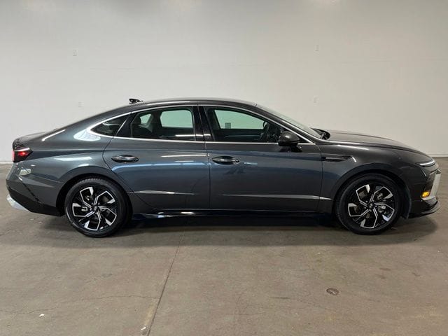 2024 Hyundai Sonata SEL photo 2