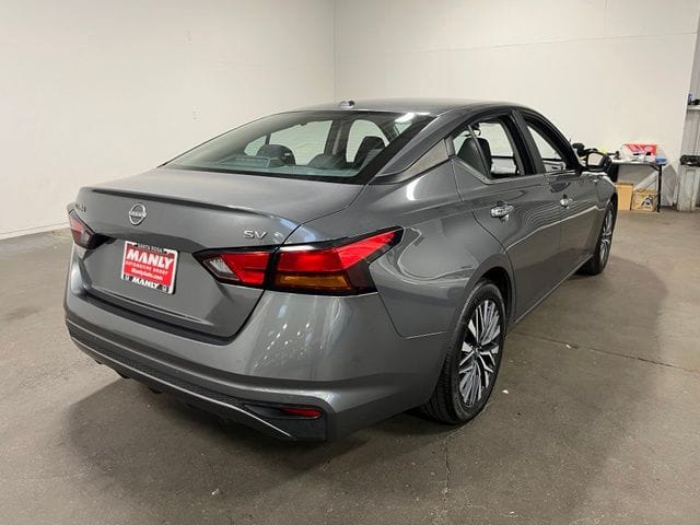 2024 Nissan Altima SV photo 3