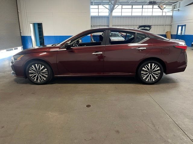 2024 Nissan Altima SV photo 6