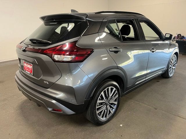2024 Nissan Kicks SR photo 3