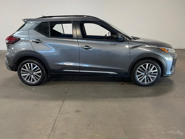 2024 Nissan Kicks SR photo 2
