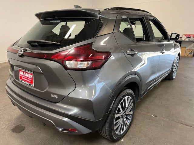 2024 Nissan Kicks SR photo 3