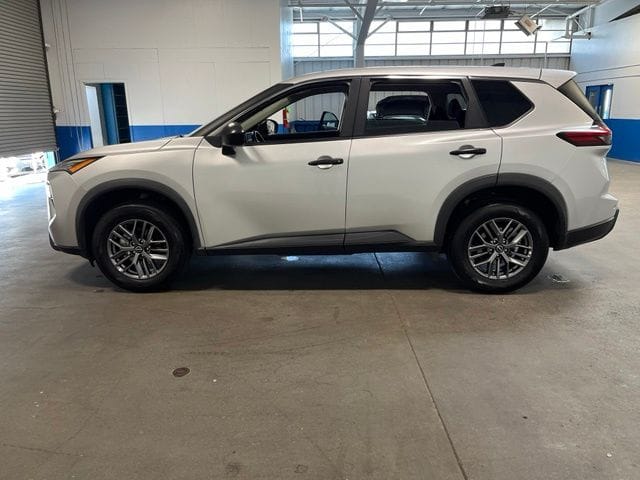 2024 Nissan Rogue S photo 6