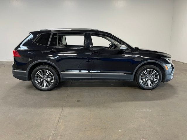 2024 Volkswagen Tiguan Wolfsburg Edition photo 2