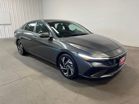 1 image of 2025 Hyundai Elantra Hybrid Limited