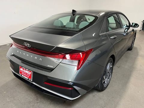 2025 Hyundai Elantra Hybrid Limited