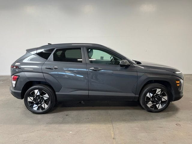 2025 Hyundai Kona SEL photo 2