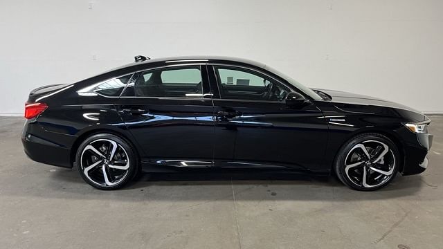 Used 2022 Honda Accord Hybrid Sport with VIN 1HGCV3F21NA034864 for sale in Northfield, Minnesota