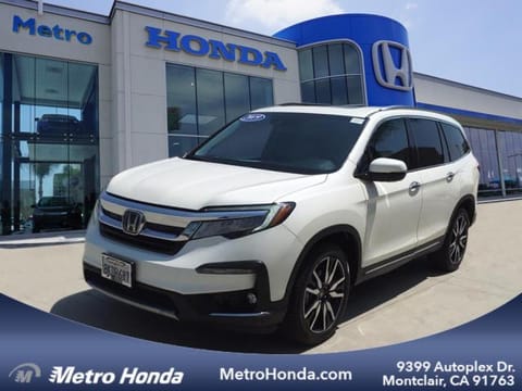 1 image of 2019 Honda Pilot Touring w/Rear Captain's Chairs