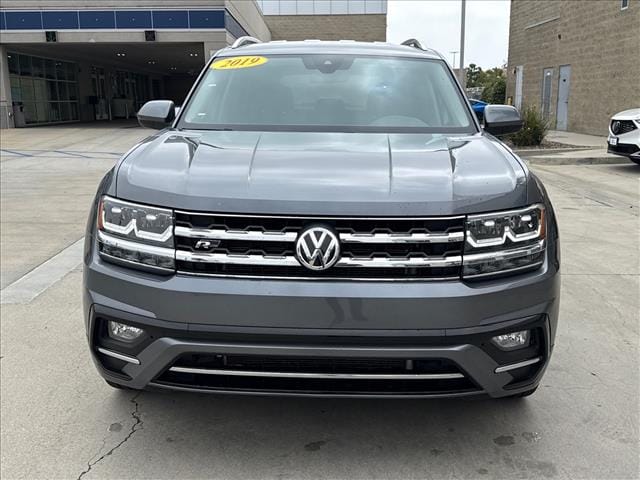 Used 2019 Volkswagen Atlas SE R-Line w/Tech with VIN 1V2XR2CA0KC509249 for sale in Montclair, CA
