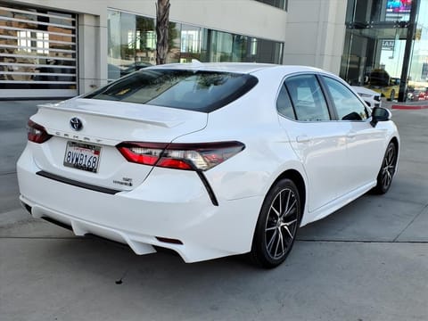 2021 Toyota Camry Hybrid SE