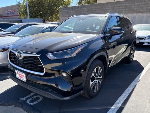 1 image of 2022 Toyota Highlander XLE