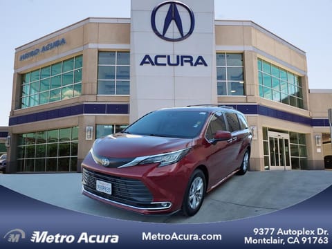 1 image of 2022 Toyota Sienna XLE 7-Passenger