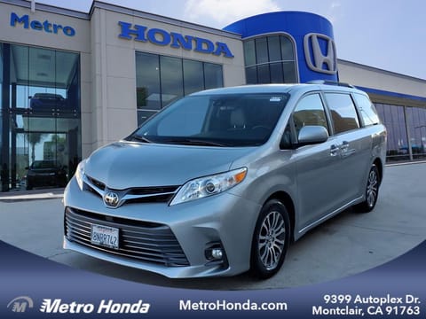 1 image of 2018 Toyota Sienna XLE Premium 7-Passenger