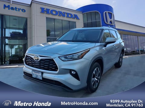 1 image of 2020 Toyota Highlander XLE