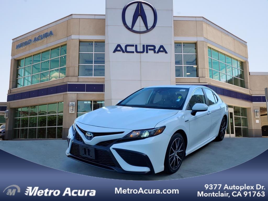 2021 Toyota Camry SE's photo