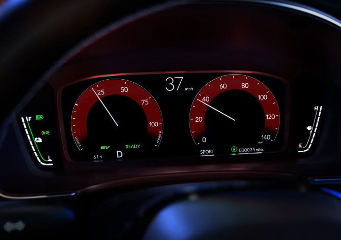 La Interfaz de Información para el Conductor digital del Honda Civic Híbrido 2025, destacando el velocímetro claro y la información del sistema híbrido.