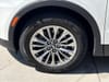 17 imagen en miniatura de 2024 Cadillac XT4 Premium Luxury