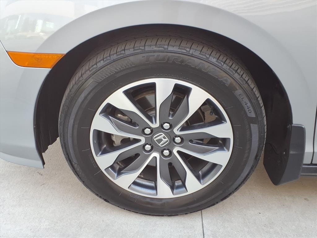 2024 Honda Odyssey EX-L - Photo 17
