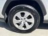 17 imagen en miniatura de 2024 Toyota RAV4 LE