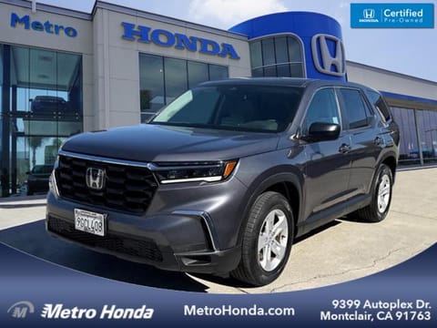 1 image of 2023 Honda Pilot LX