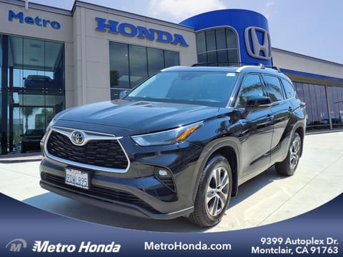 1 image of 2022 Toyota Highlander XLE