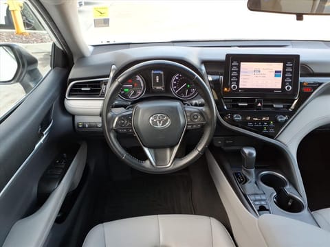 2021 Toyota Camry Hybrid SE
