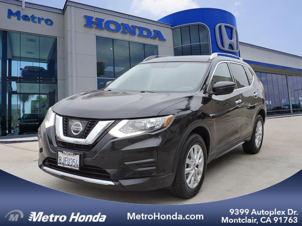 2017 Nissan Rogue SV's photo