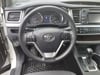 26 thumbnail image of  2016 Toyota Highlander LE V6