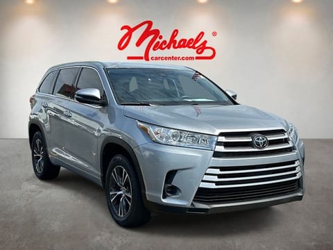 1 image of 2017 Toyota Highlander LE