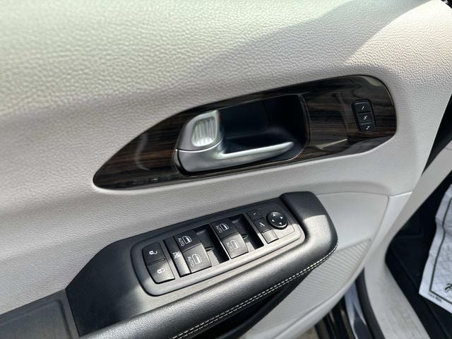 2021 Chrysler Pacifica Limited - Photo 9