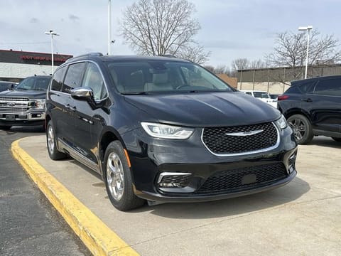 1 image of 2021 Chrysler Pacifica Limited